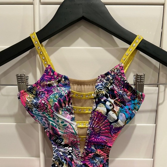 Colorful Dance Costume with Yellow and Pink Accents - Picture 3 of 8